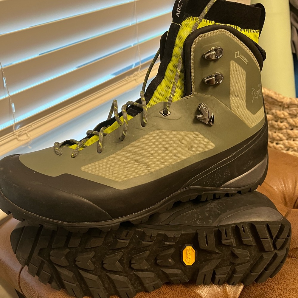 Arcteryx Bora Mid GTX Hiking Boots